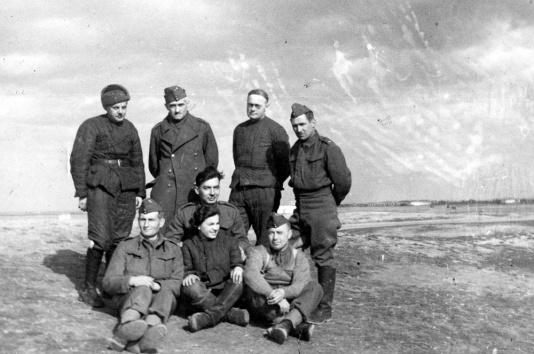 Żołnierze polscy w punkcie mobilizacyjnym w Guzar (ZSRR).