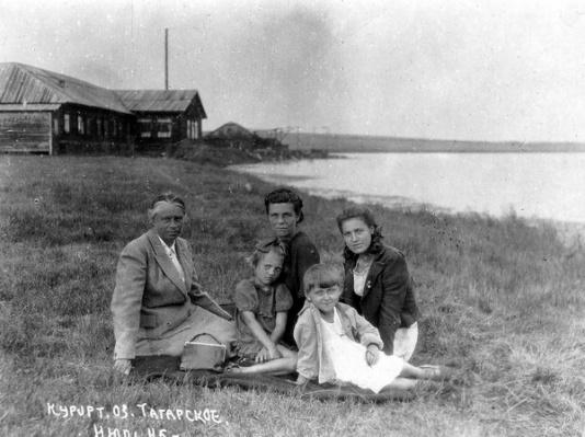 Grupa Polek przebywających na zesłaniu, podczas pobytu nad jeziorem Tagarskim (Krasnojarski Kraj, ZSRR).