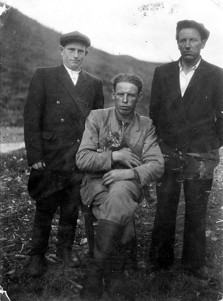 Byli więźniowie łagru kopalni złota w posiołku Bolszewik na Kołymie (obw. Madagański, ZSRR), pozostajacy na tzw. wolnej zsyłce.