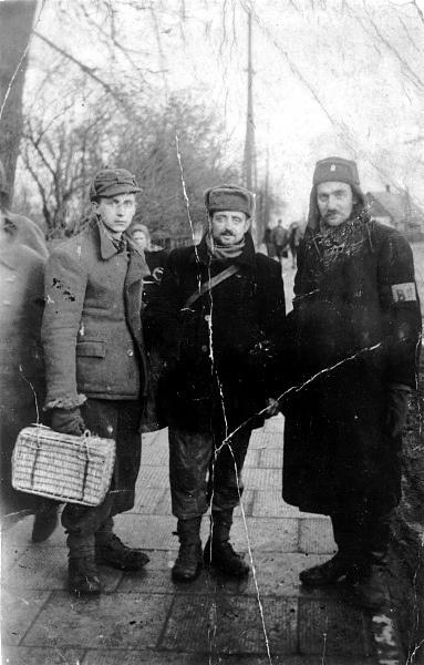 Żołnierze AK powracający z obozu NKWD nr 270 w Borowiczach.