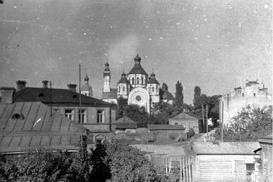 Panorama miasta Równe na Wołyniu  widok na cerkiew prawosławną.