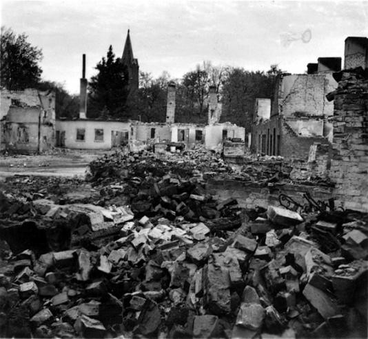 Ruiny domów w Rumii zniszczonych podczas bombardowania.
