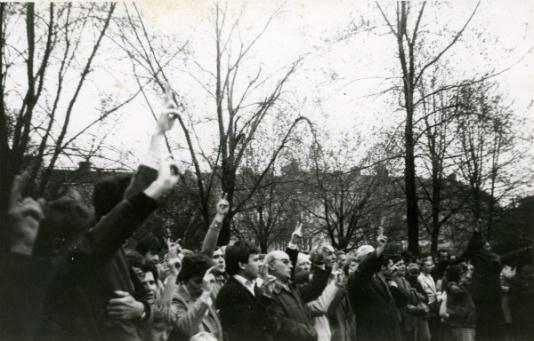 Niezależna demonstracja pod pomnikiem Tadeusza Kościuszki w Siedlcach w rocznicę uchwalenia Konstytucji 3 Maja.