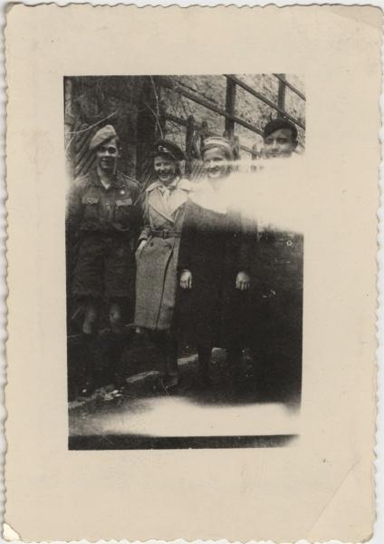 Polscy uchodźcy w Rumunii podczas II wojny światowej. Drużyna harcerska utworzona w Bukareszcie.
