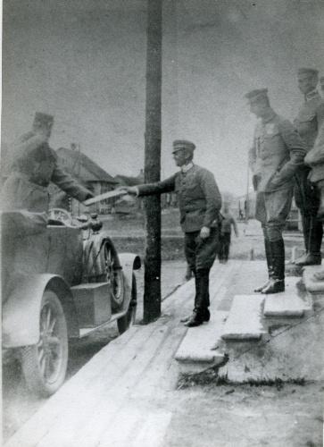 Wręczenie Aktu niepodległości dowództwu Legionów Polskich w Baranowiczach, 5 listopada 1916