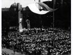 Uroczystość odsłonięcia i poświęcenia pomnika Ofiar Czerwca 1956 na Placu Adama Mickiewicza w Poznaniu.