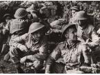 Walki 2 Korpusu Polskiego pod Monte Cassino. Żołnierze pod wzgórzem klasztornym. Na pierwszym planie (na prawo) major Leon Gnatowski. 