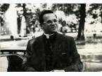 Ksiądz Henryk Jankowski, zdjęcie wykonane podczas drugiej pielgrzymki papieża Jana Pawła II do Polski.