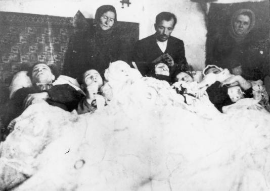 Rodzina Karpiaków z Latacza (powiat Zaleszczyki, województwo tarnopolskie), na której członkowie Ukraińskiej Powstańczej Armii dokonali mordu