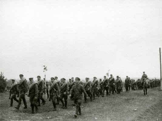 Oddziały piechoty Armii Czerwonej wkraczają do Polski.