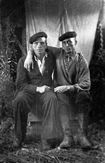 Pracownicy kopalni uranu w Magadanie (Kołyma, ZSRR), Gienek Korzeniowski (z Grodna) z kolegą NN