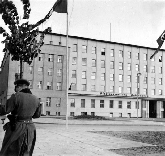 Budynek Zarządu Miasta w Gdyni, przemianowanej na Gotenhafen po zajęciu przez Niemców we wrześniu 1939.