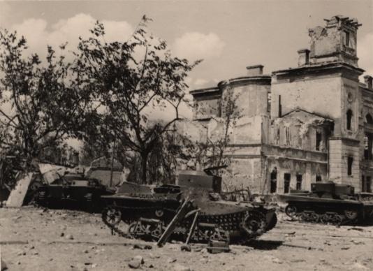 Twierdza Brześć, zniszczone czołgi radzieckie T 37.