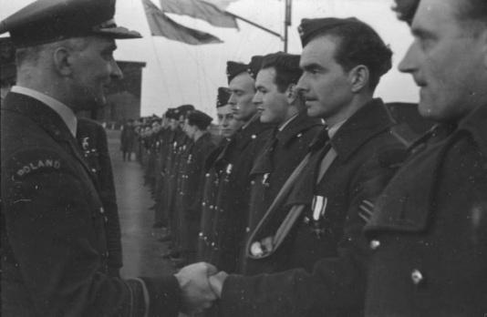 Dekoracja lotników polskich w Wielkiej Brytanii 19 marca 1943