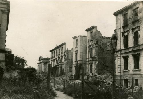 Ruiny zbombardowanej Warszawy, w sierpniu 1940