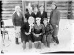 Polki deportowane do miejscowości Oziero (Maryjska RA, ZSRR), pierwsza od prawej stoi: Kazimiera Walczak, siedzi: pierwsza od prawej (w berecie) Krystyna Pilna (z d. Walczak).
