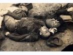 Ciała wieźniów pomordowanych przez NKWD w więzieniu w Samborze przed wycofaniem się Armii Czerwonej i władz sowieckich.