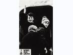 Wręczenie Pokojowej Nagrody Nobla dla Lecha Wałęsy. Nagrodę odebrała Danuta Wałęsowa i syn. Na zdjęciu wsiadają do samolotu.