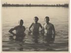 Polscy uchodźcy w Rumunii podczas II wojny światowej. Młodzież na jeziorem Floreasca w Bukareszcie